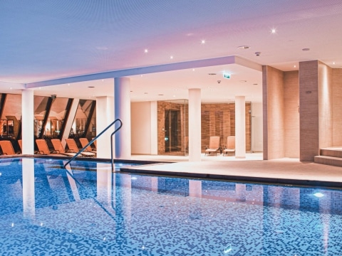 alpenhaus-kaprun-alpen-veda-spa-wellness-hotel-salzburg-25-3 Indoor-Pool im Alpenhaus Kaprun