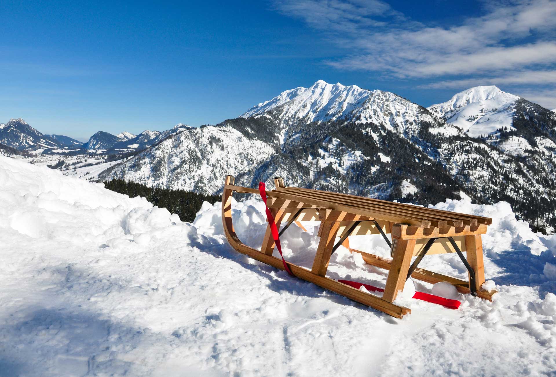 schlitten-bad-hofgastein Schlitten vor Gasteiner Bergpanorama